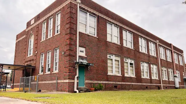 Fmr. Oil City Elementary thumbnail 2