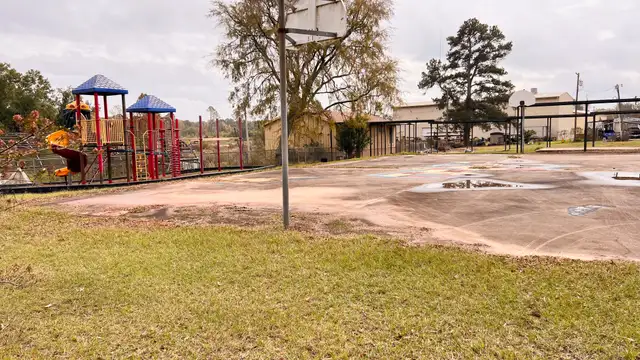 Fmr. Oil City Elementary thumbnail 5
