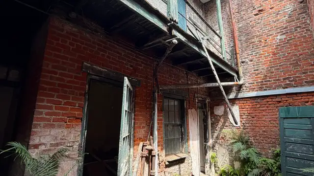 308 Burgundy Street thumbnail 4