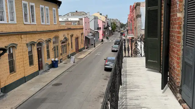 308 Burgundy Street thumbnail 3