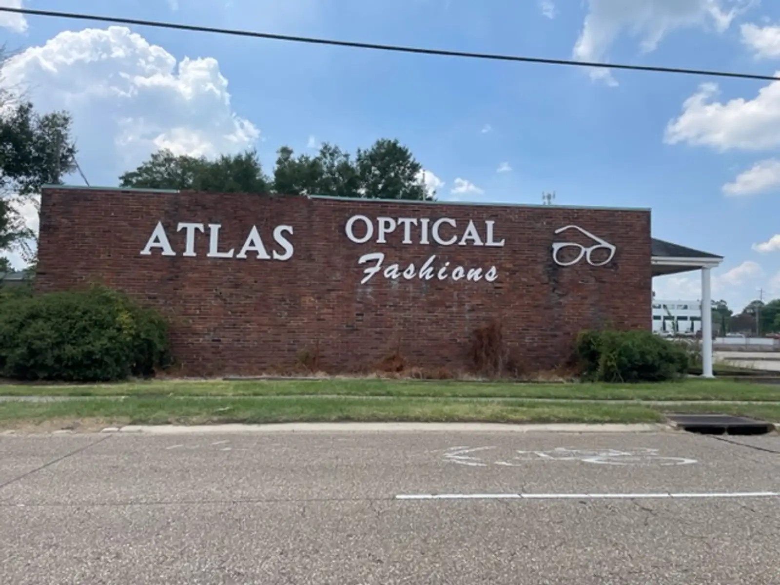 1,740 sf Available on North Blvd