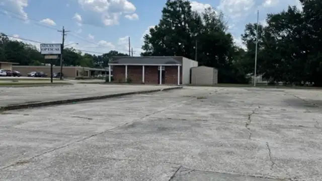 1,740 sf Available on North Blvd thumbnail 3