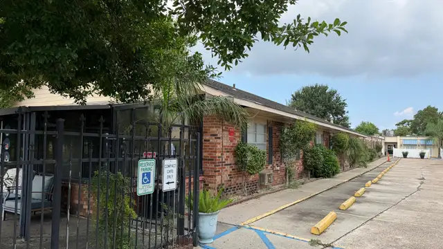 6001 Airline Dr thumbnail 2