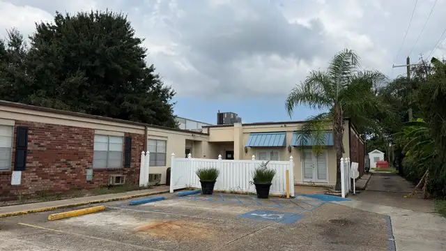 6001 Airline Dr thumbnail 3