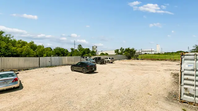 4520 Downman Rd thumbnail 2