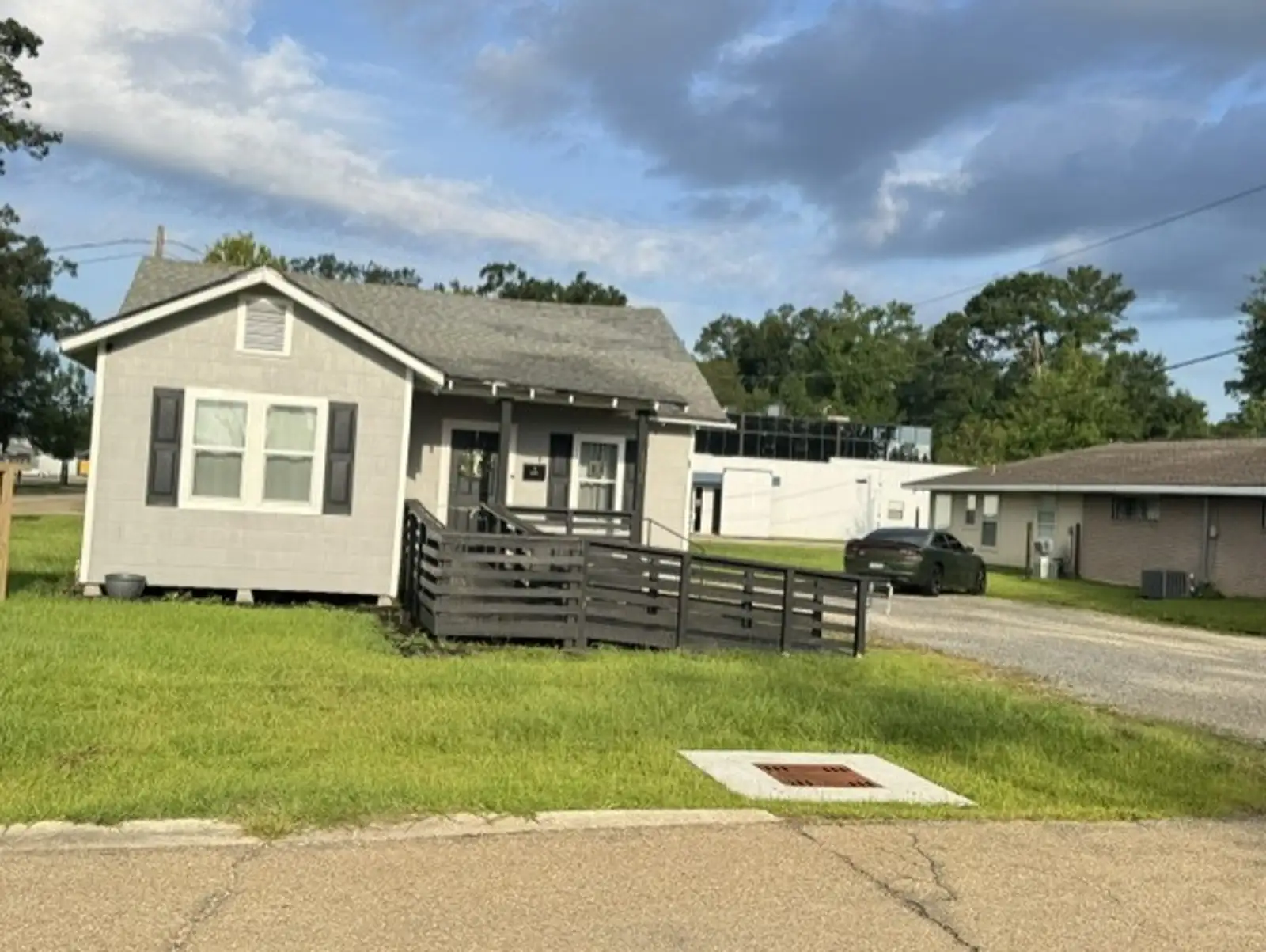 110 S Laurel St