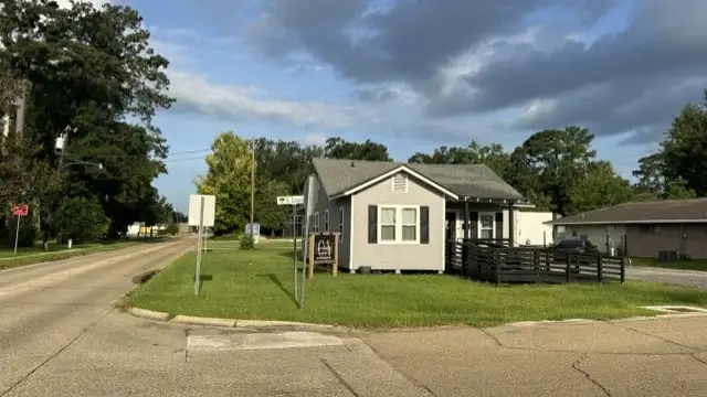110 S Laurel St thumbnail 2