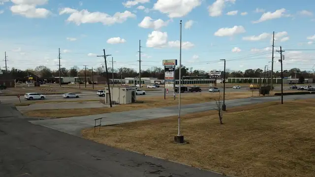 Reeve's Shopping Center thumbnail 5