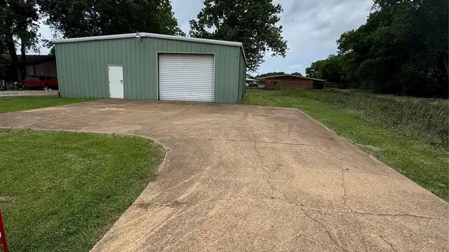 1025 Ann St thumbnail 2