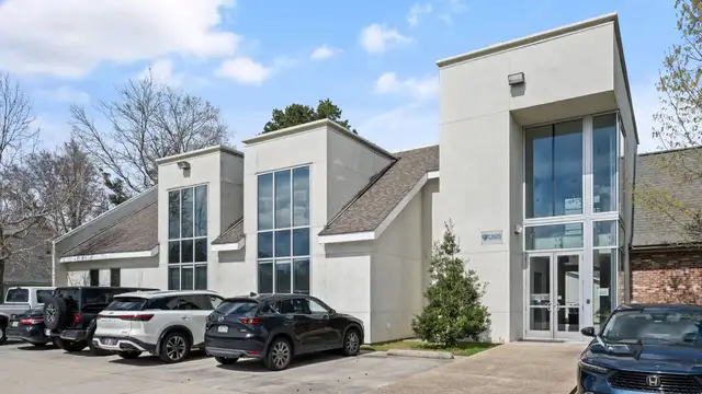 8940 Bluebonnet Blvd thumbnail 4