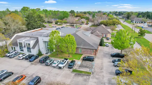 8940 Bluebonnet Blvd thumbnail 2