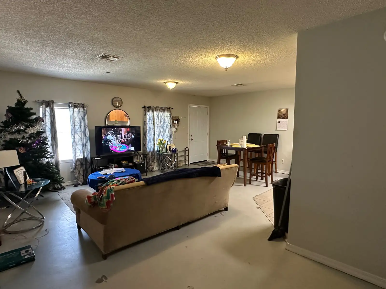 2-2 Bed/1 Bath & 2-3 Bed/1 Bath Unit-4-Plex image 3