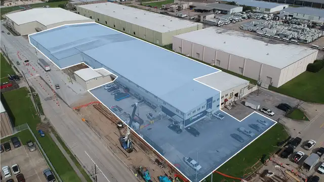 Dock High Industrial/Manufacturing Space in Elmwood thumbnail 2