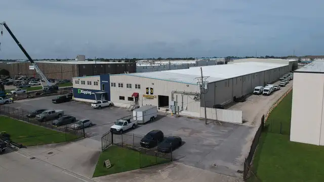 Dock High Industrial/Manufacturing Space in Elmwood thumbnail 5