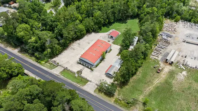 Industrial Flex Property with Showroom/Warehouse Space on US-190 thumbnail 3