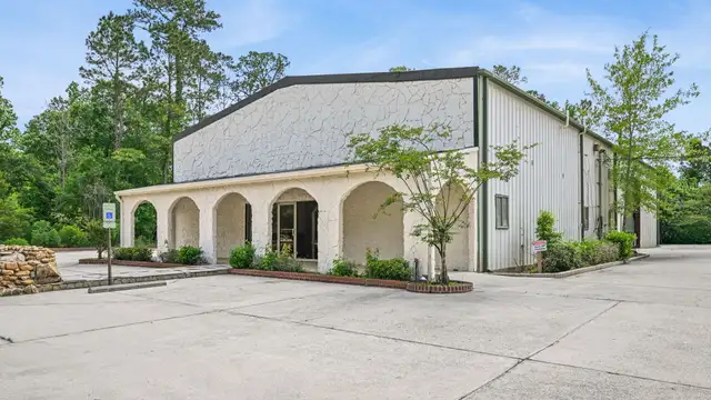 Industrial Flex Property with Showroom/Warehouse Space on US-190 thumbnail 5