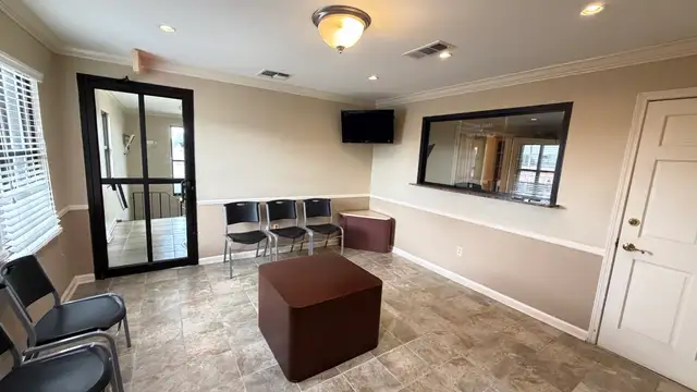 7142 Florida Blvd UPPER thumbnail 3