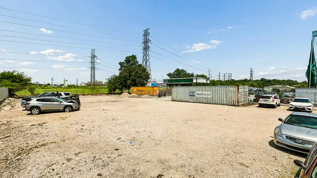 4520 Downman Rd thumbnail 3