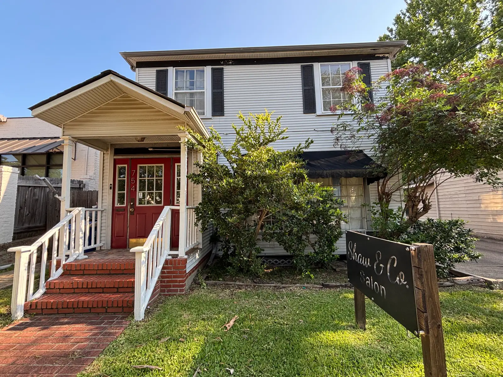 754 Dalzell St