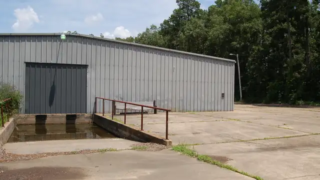 Office/Flex Building For Lease thumbnail 2