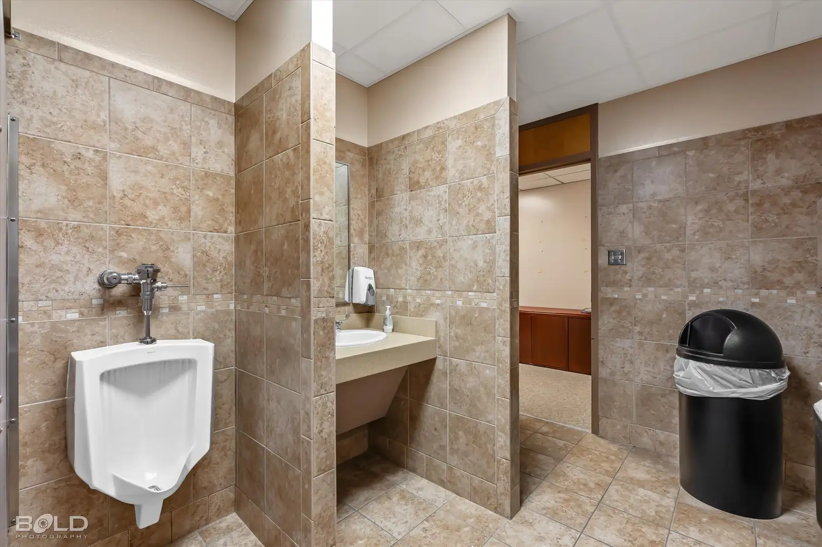 523 Oxford Rd image 32