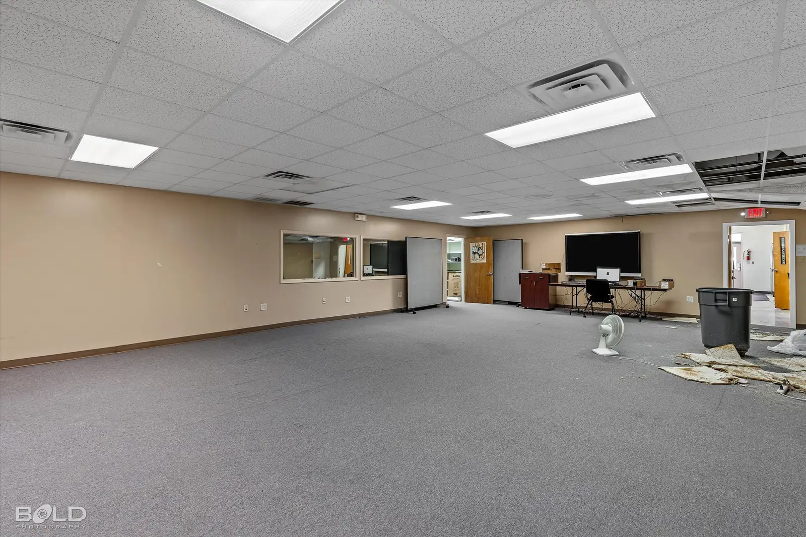 523 Oxford Rd image 37