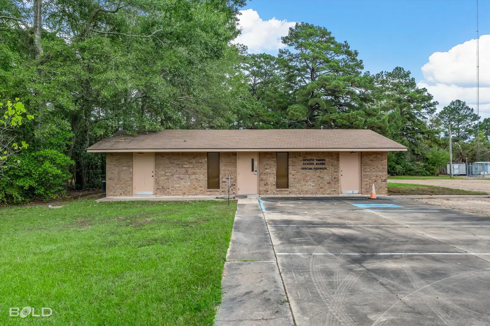 523 Oxford Rd image 57