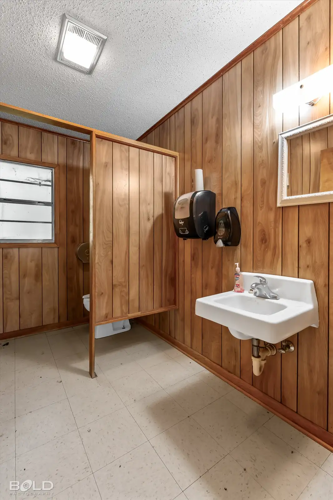523 Oxford Rd image 85