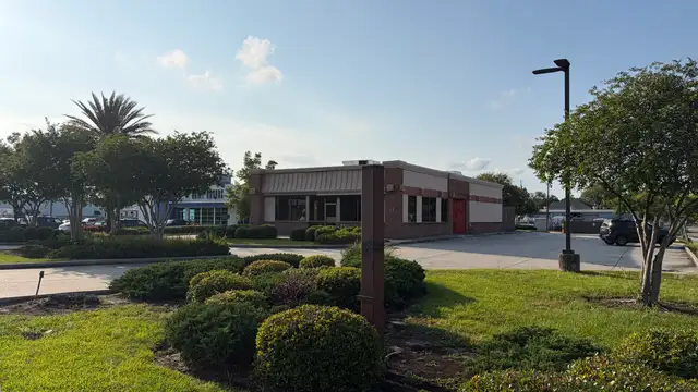 Freestanding Drive-Thru on Airline thumbnail 3