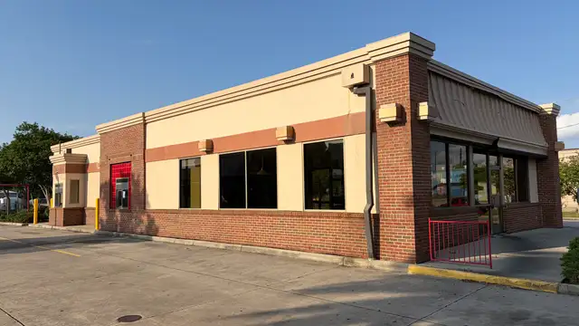 Freestanding Drive-Thru on Airline thumbnail 2
