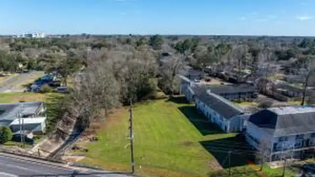 2505 Johnston St thumbnail 3