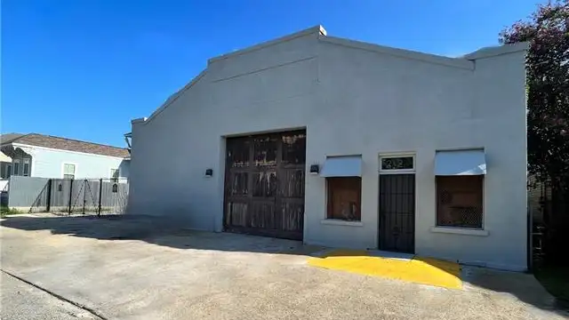 2323 Iberville St thumbnail 3