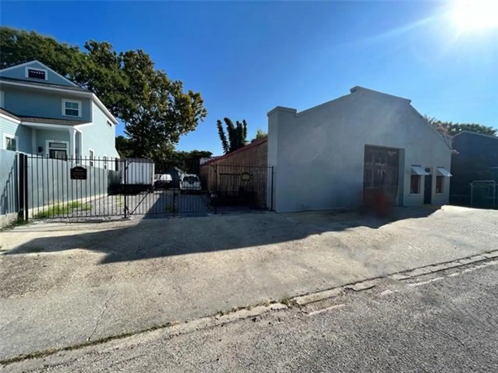 2323 Iberville St