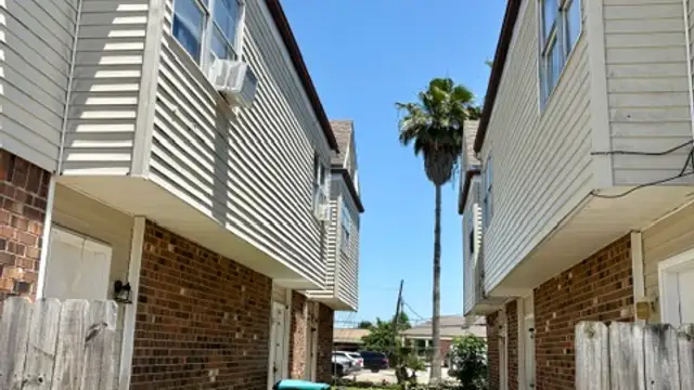 3520-3524 Delaware Ave thumbnail 2