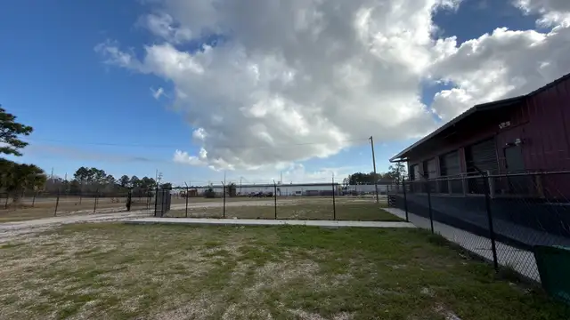 INDUSTRIAL BUILDING FOR SALE OR LEASE WITH FENCED LAND thumbnail 3