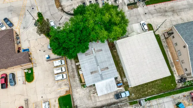 Oil Change Shop with Pit thumbnail 5