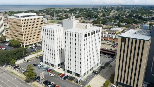 3445 N Causeway Building thumbnail 2