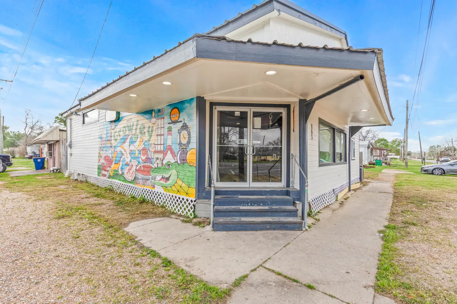 803 W Hutchinson Ave