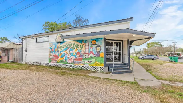 803 W Hutchinson Ave thumbnail 2