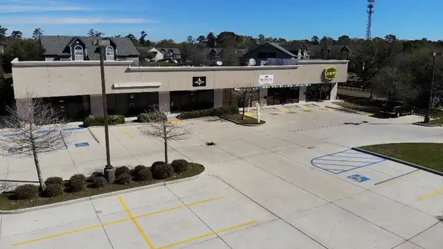 Lennox Centre Lease Opportunity thumbnail 2
