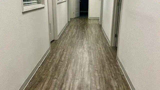 412 Travis St #A thumbnail 4