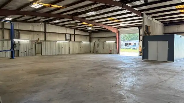12,000SF +/- Office/Warehouse | Lafiton Lane thumbnail 4