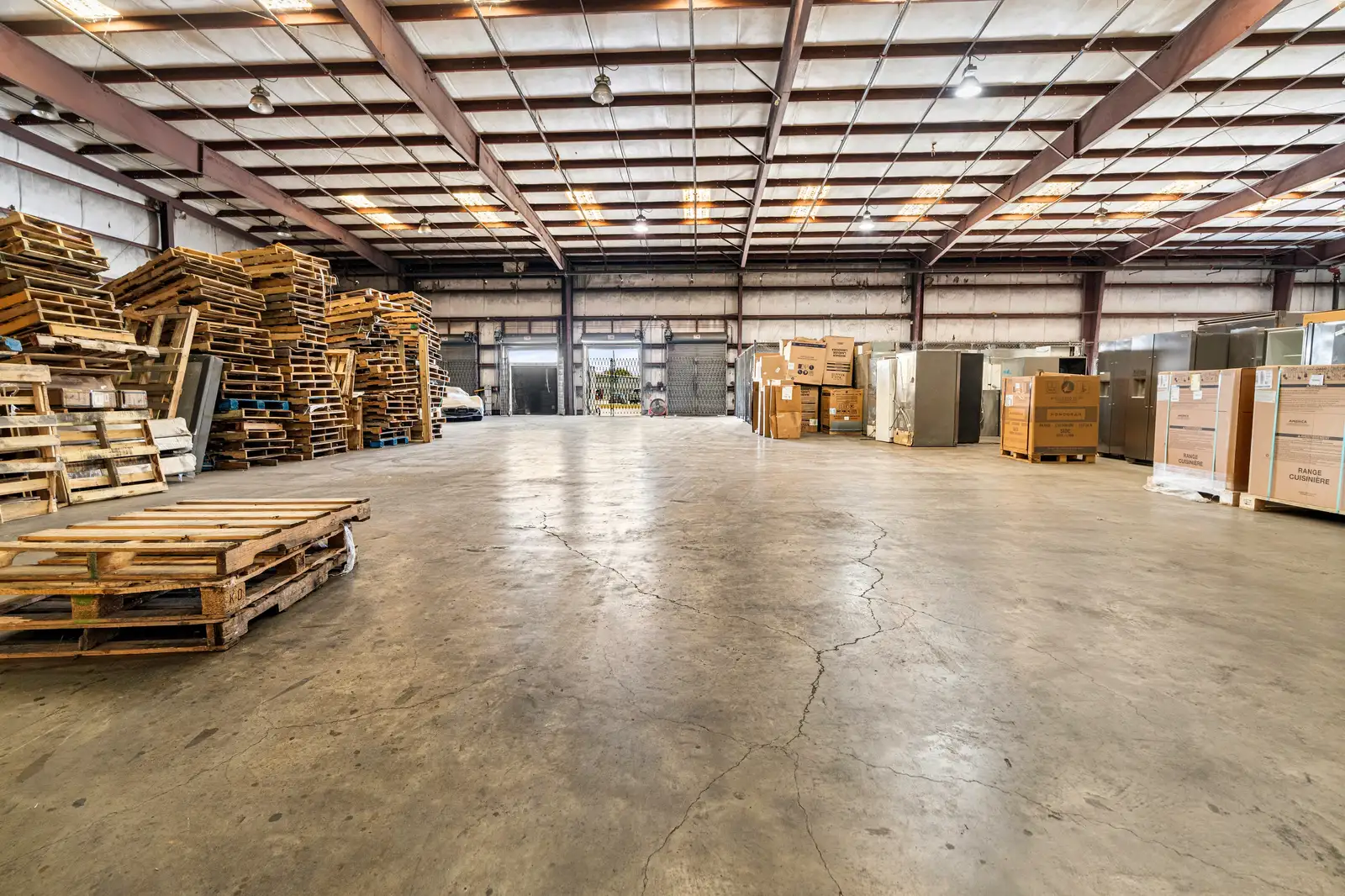 Dock-high Distribution Warehouse w/Office & Parking Lot image 9