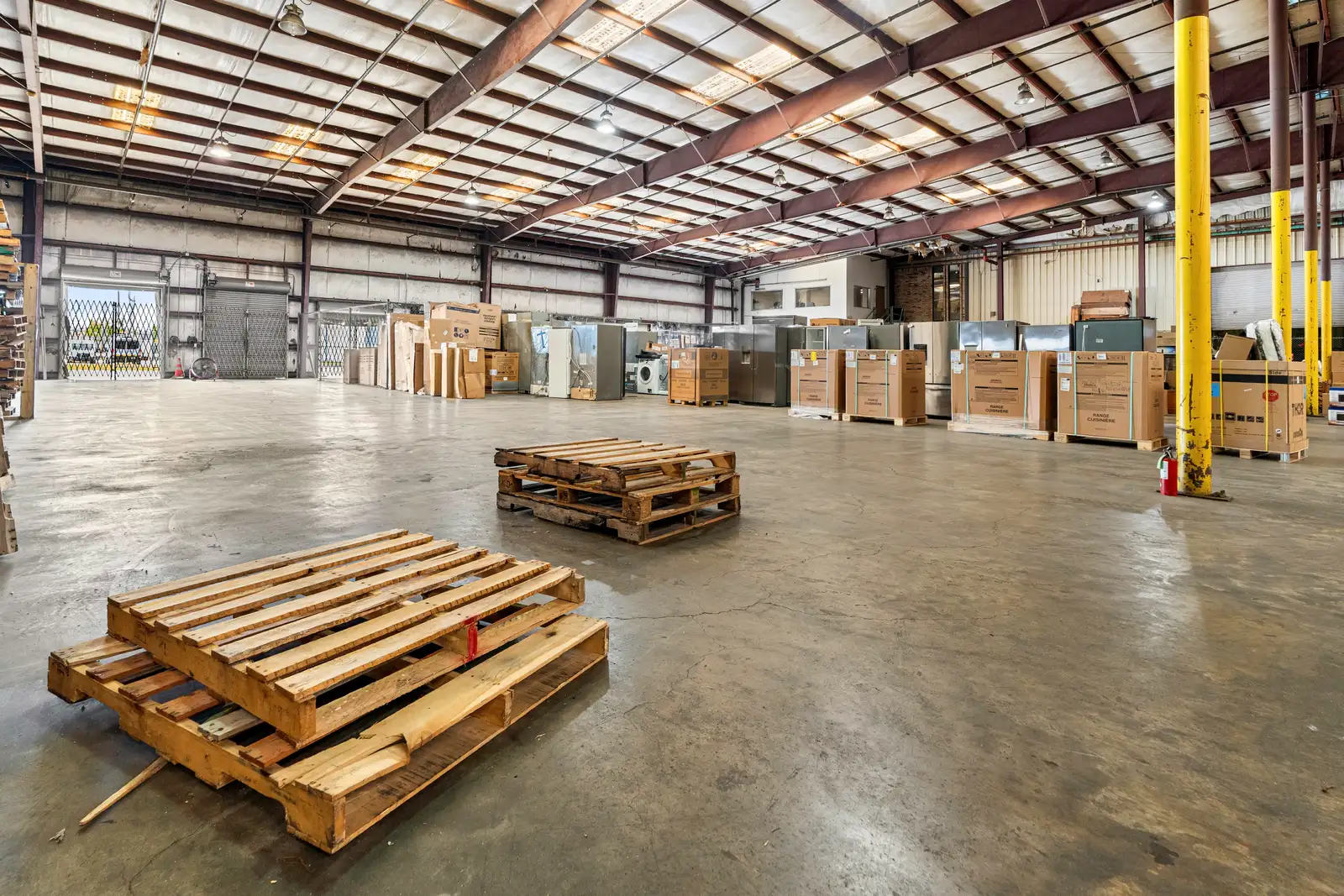 Dock-high Distribution Warehouse w/Office & Parking Lot image 10