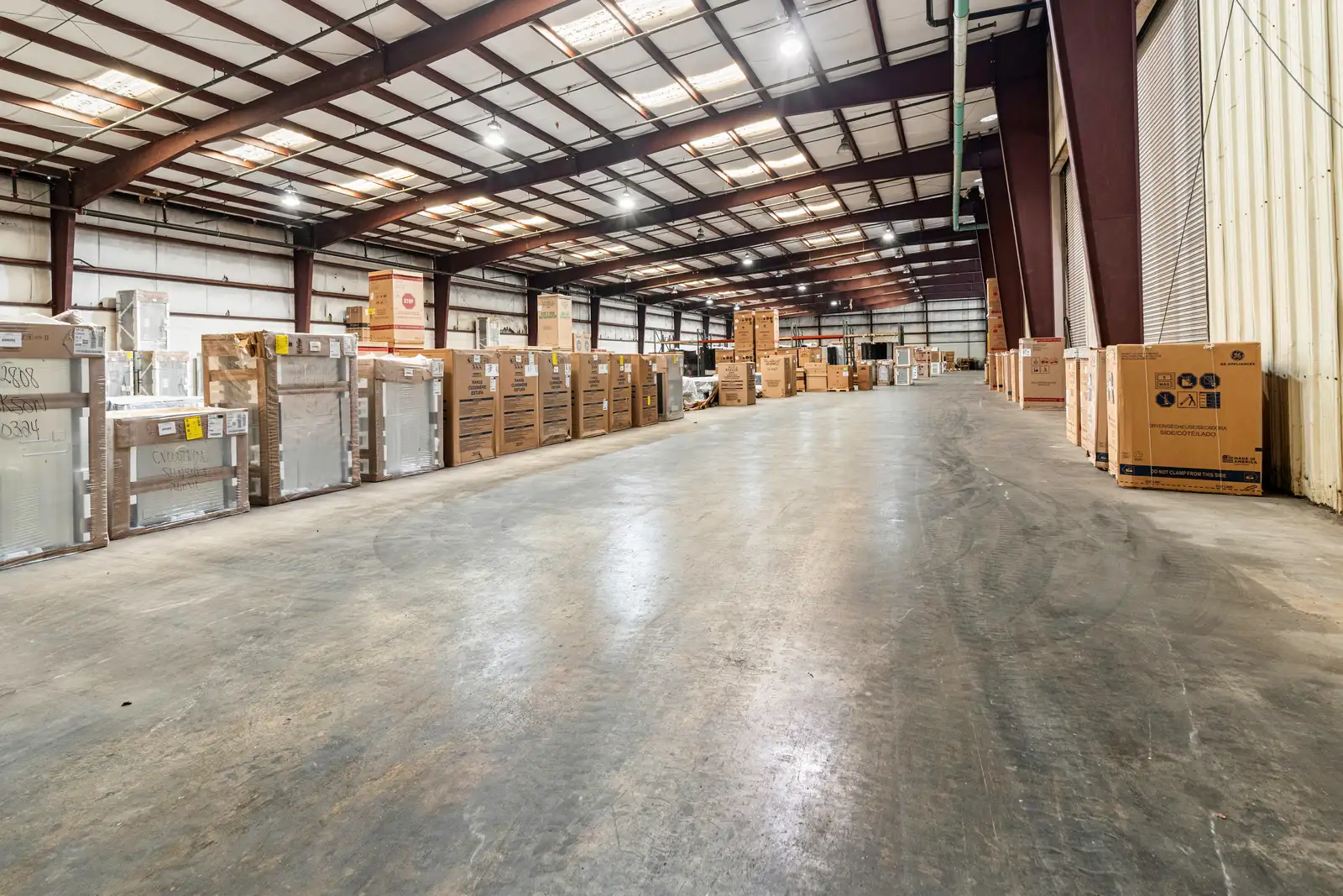 Dock-high Distribution Warehouse w/Office & Parking Lot image 13