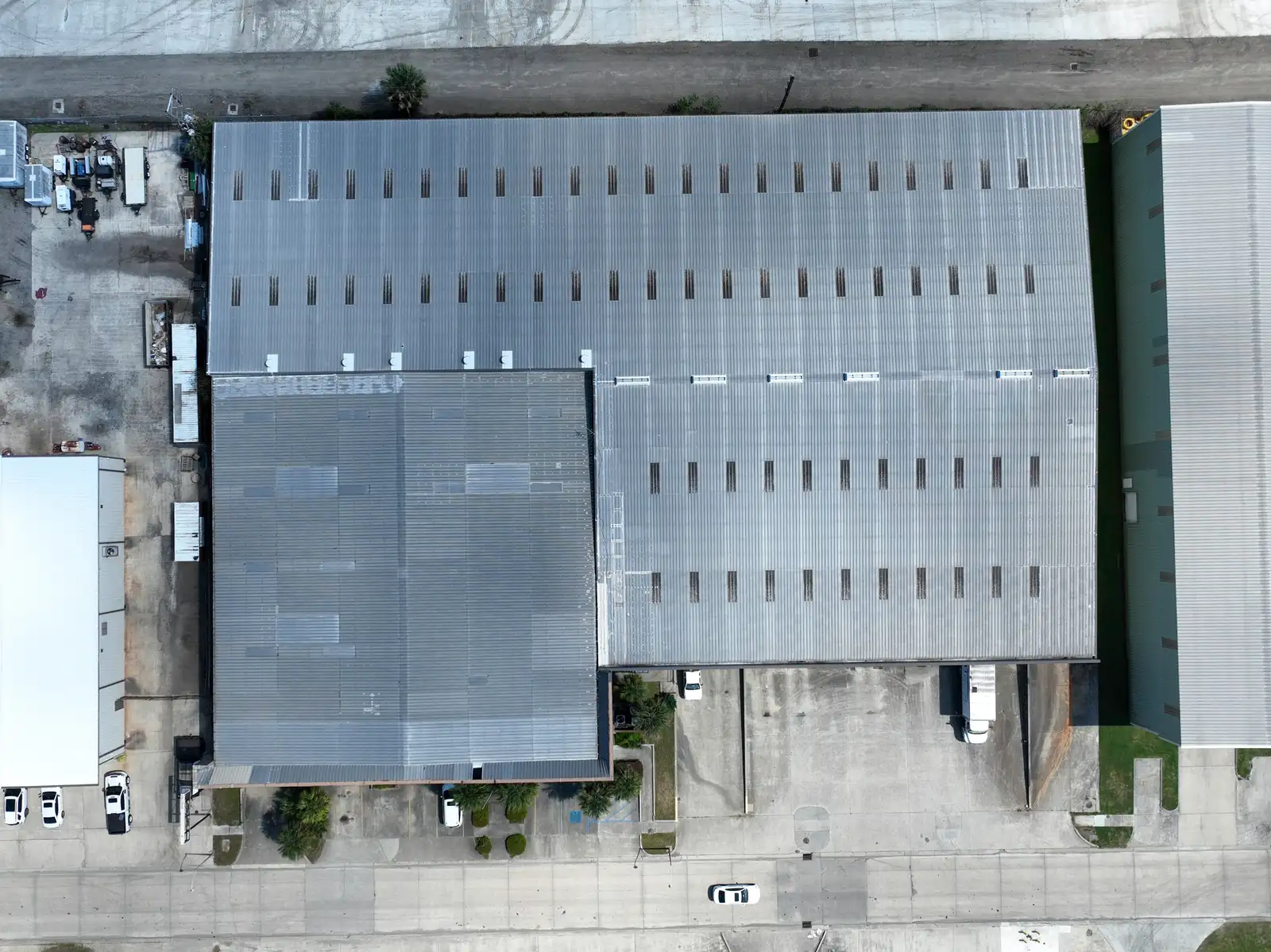 Dock-high Distribution Warehouse w/Office & Parking Lot image 8