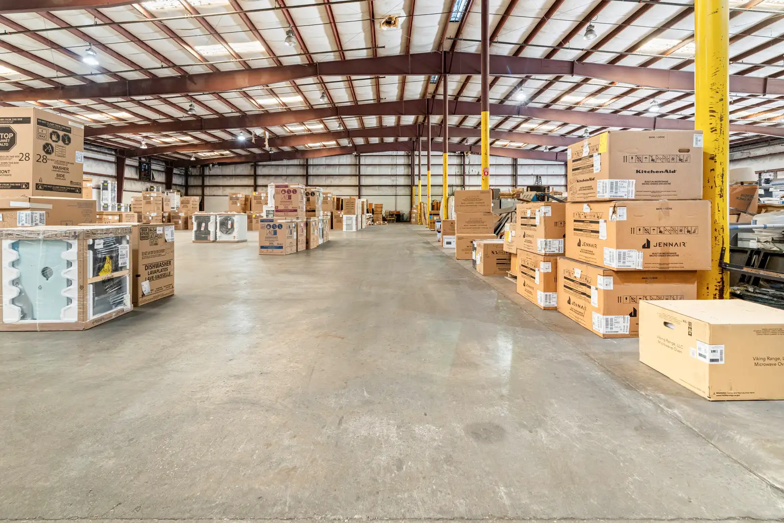 Dock-high Distribution Warehouse w/Office & Parking Lot image 12
