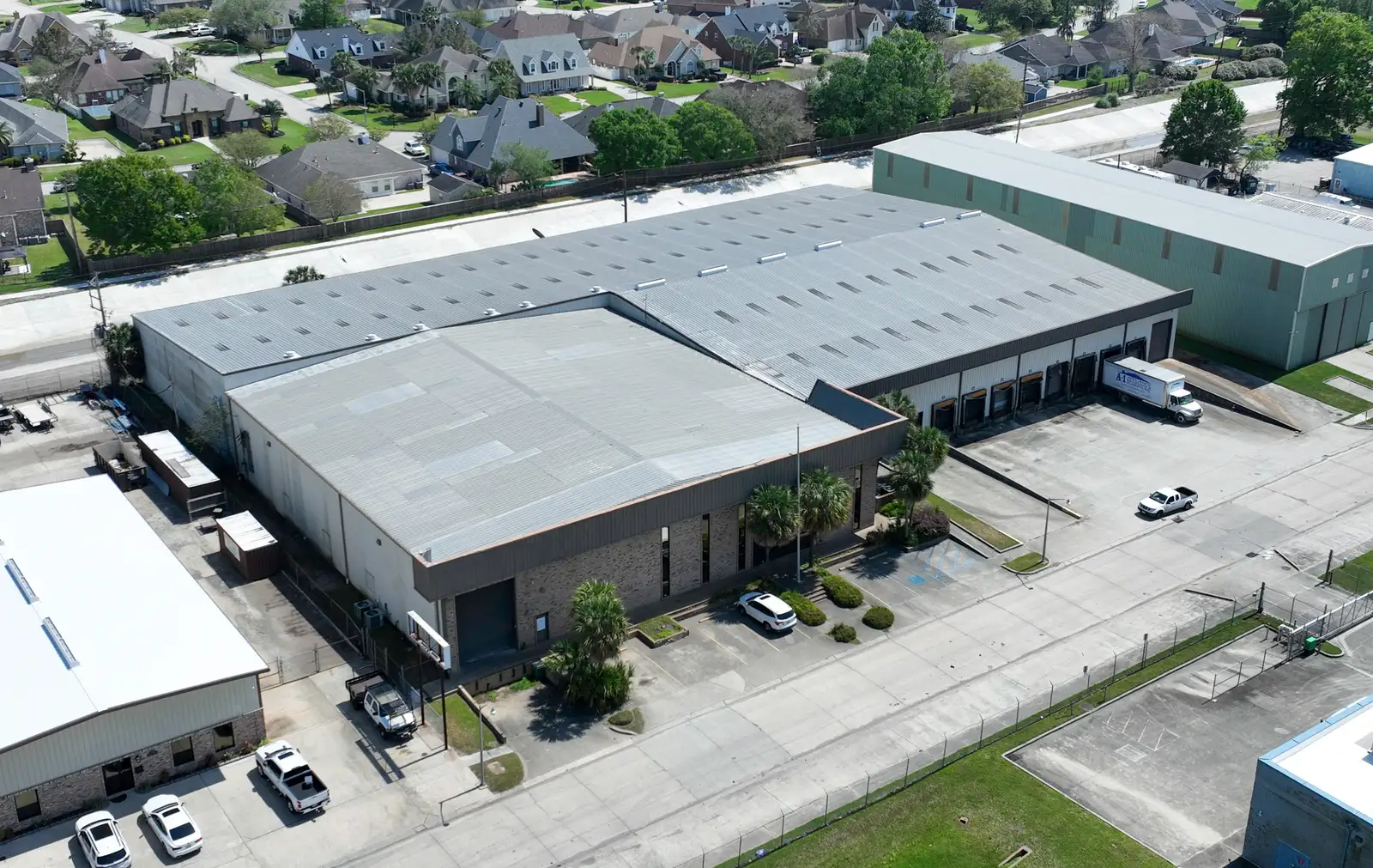 Dock-high Distribution Warehouse w/Office & Parking Lot image 4