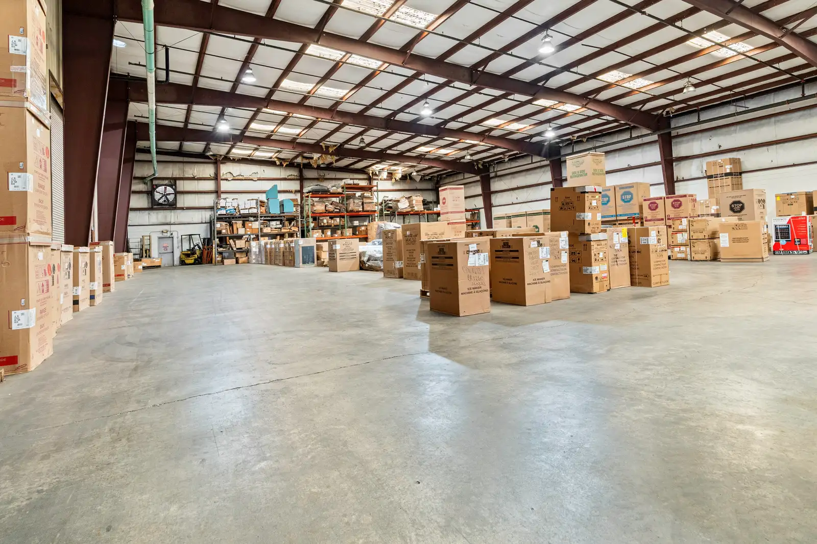 Dock-high Distribution Warehouse w/Office & Parking Lot image 11