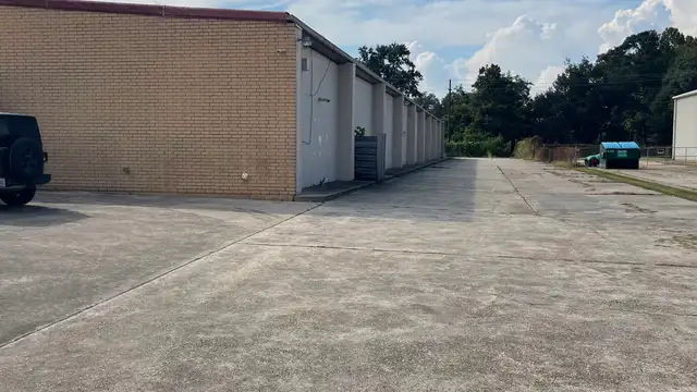 1005 Cambridge Dr thumbnail 2